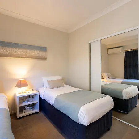Beachhouse Bed And Breakfast Redcliffe Exterior photo